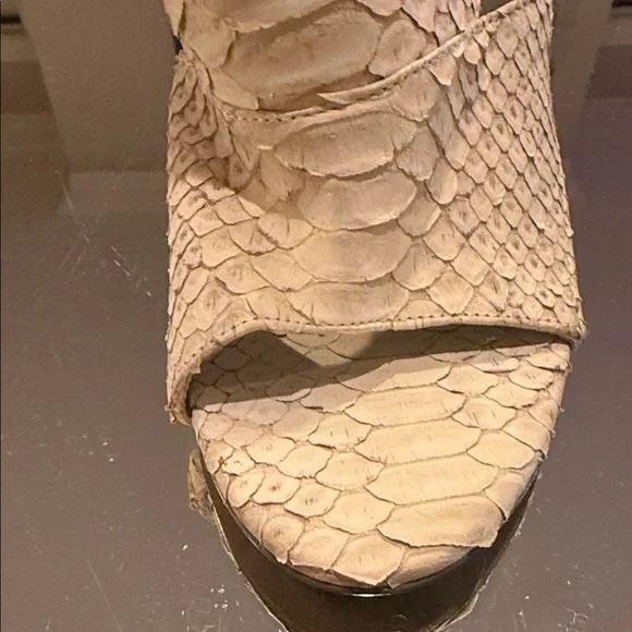 Omelle Elegant Cream/Grey Skin Sandals 37 1/2 - Bronze Stacked Heel NEVER worn - Picture 7 of 12